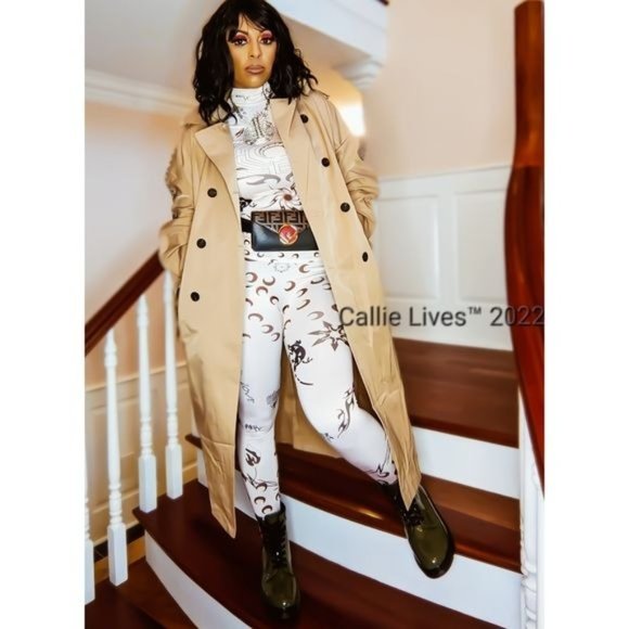 Callie Lives Elaine Berry: Rehab Lab Rain Trench Plaid Double Breasted Tan Coat - Picture 3 of 16